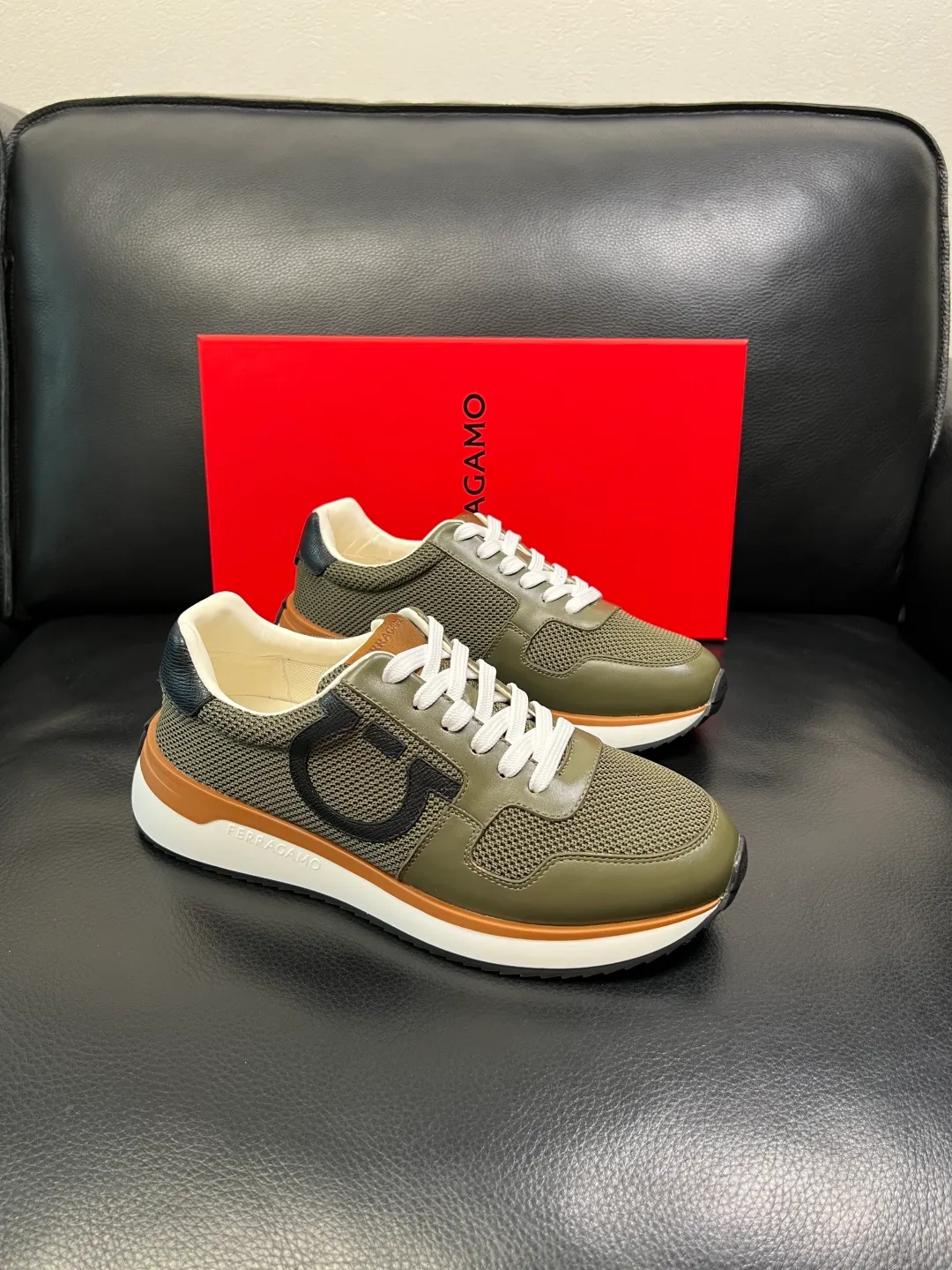 Men's shoes 💰820 Ferragamo High-quality top craftsmanship Ferragamo counters sell original factory configuration, imported original cowhide from Italy, imported water-dyed cow lining, soles: original factory special original soles are super comfortable, original factory and single goods, welcome to compare at the same time at the counter, code number 38-44 (customized 45 46)